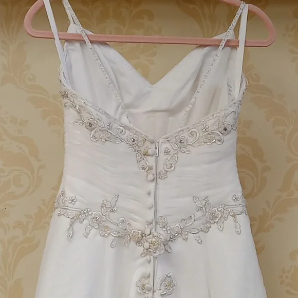 SOLD Forever yours size 4 wedding gown - Picture 5 of 11